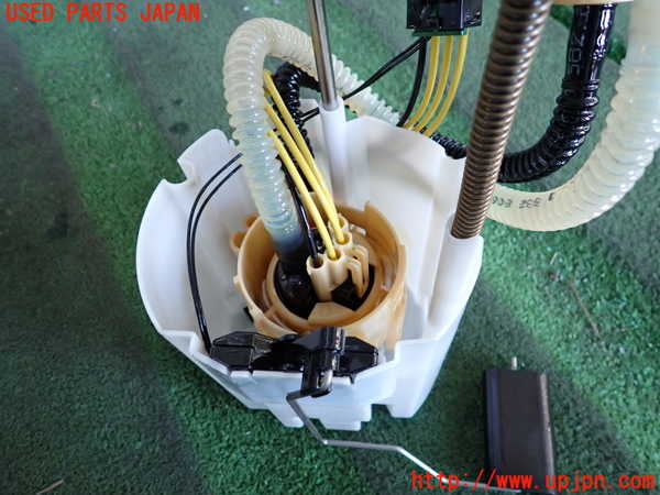 5UPJ-35322510]BMW 118d(7M20)(F40)燃料ポンプ  中古_m0003.jpg
