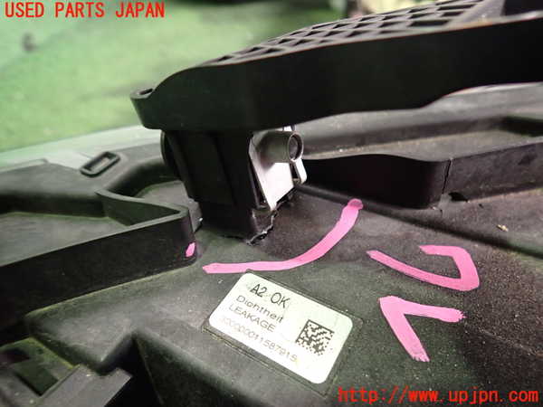 2UPJ-35331130]アウディ・Q3(8UCPSF)右ヘッドライト HID (ジャンク品) 中古_m0003.jpg
