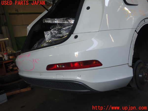2UPJ-35331610]アウディ・Q3(8UCPSF)リアバンパー 中古_m0004.jpg