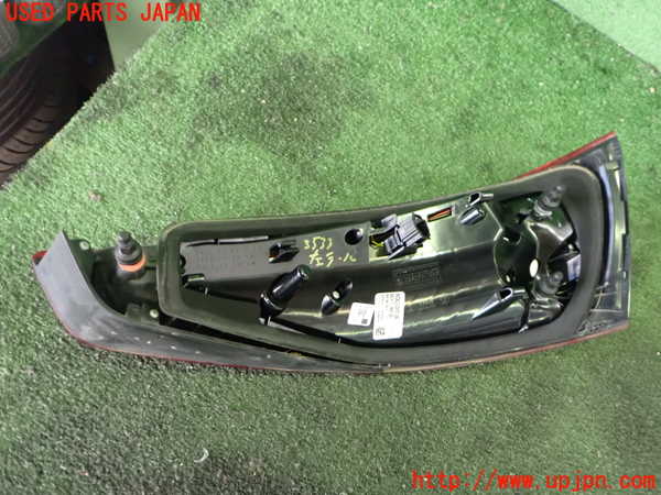 2UPJ-35331536]アウディ・Q3(8UCPSF)左テールランプ 中古_m0002.jpg
