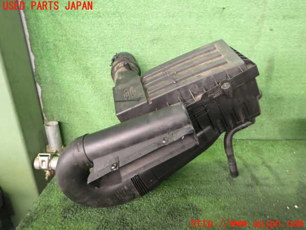 2UPJ-35332560]アウディ・Q3(8UCPSF)エアクリーナーボックス 中古_m0001.jpg