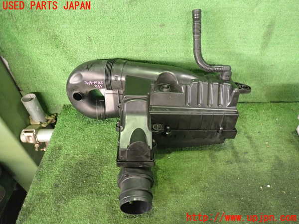 2UPJ-35332560]アウディ・Q3(8UCPSF)エアクリーナーボックス 中古_m0002.jpg