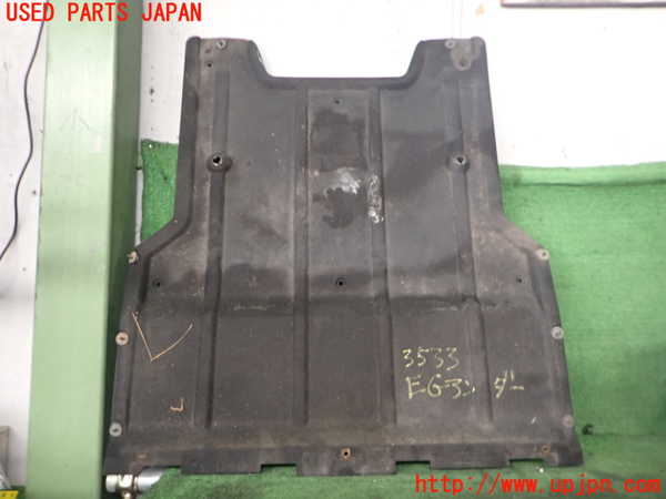 2UPJ-35332170]アウディ・Q3(8UCPSF)エンジンアンダーカバー 中古_m0002.jpg