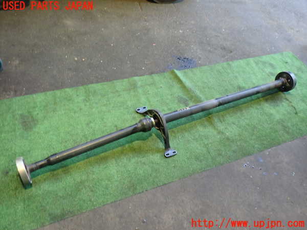 2UPJ-35333410]アウディ・Q3(8UCPSF)リアプロペラシャフト 中古_m0001.jpg