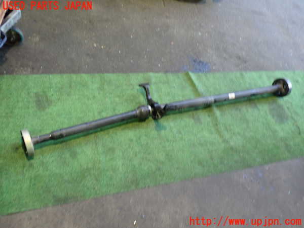 2UPJ-35333410]アウディ・Q3(8UCPSF)リアプロペラシャフト 中古_m0002.jpg
