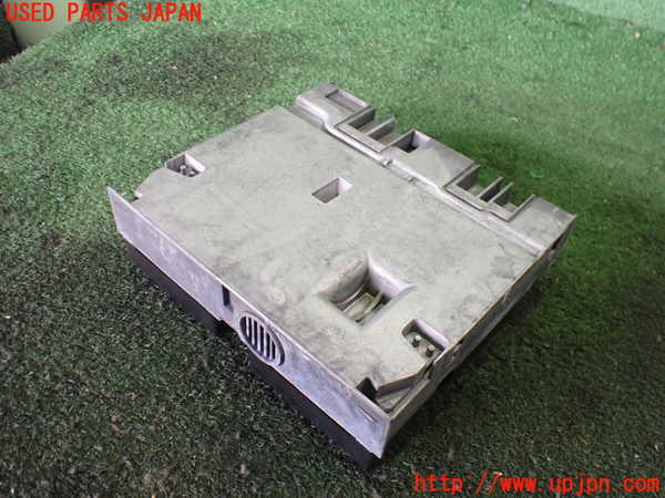 2UPJ-35336660]アウディ・Q3(8UCPSF)TVチューナー 中古_m0002.jpg