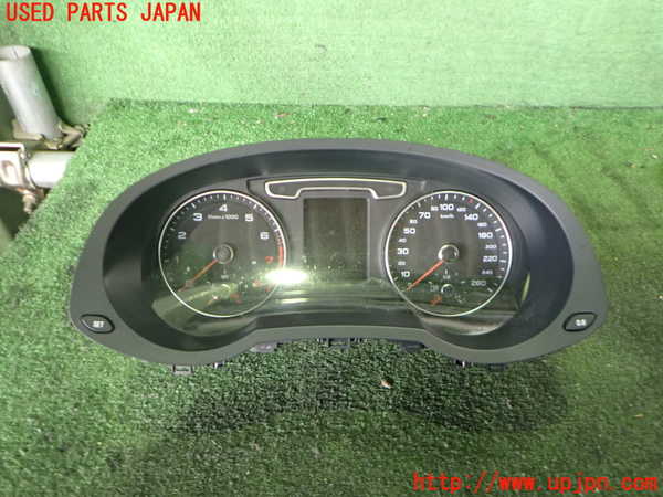 2UPJ-35336170]アウディ・Q3(8UCPSF)スピードメーター 中古_m0001.jpg