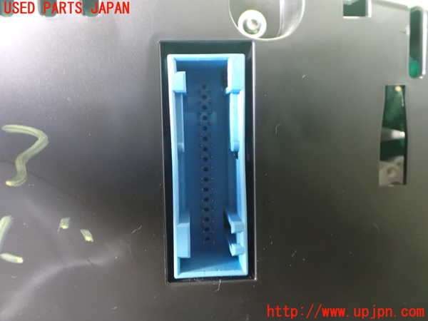 2UPJ-35336170]アウディ・Q3(8UCPSF)スピードメーター 中古_m0003.jpg