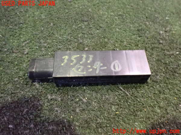2UPJ-35336381]アウディ・Q3(8UCPSF)センサー1 中古_m0001.jpg