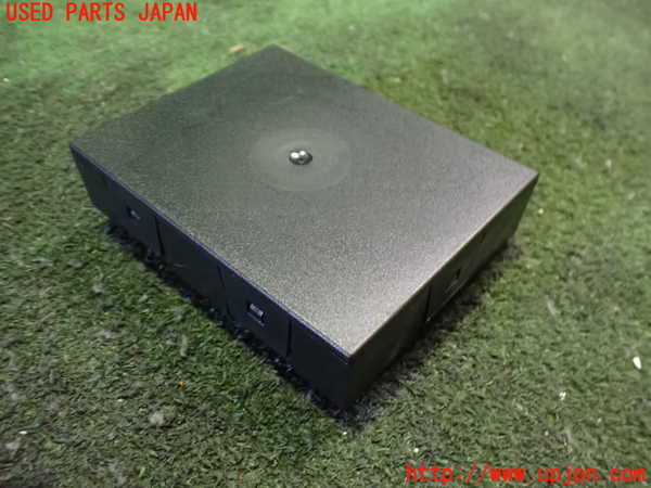 2UPJ-35336147]アウディ・Q3(8UCPSF)コンピューター2 中古_m0002.jpg