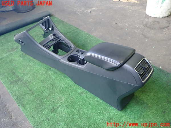 2UPJ-35337540]アウディ・Q3(8UCPSF)センターコンソール 中古_m0002.jpg