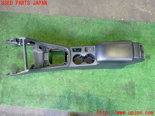 2UPJ-35337540]アウディ・Q3(8UCPSF)センターコンソール 中古_m0003.jpg