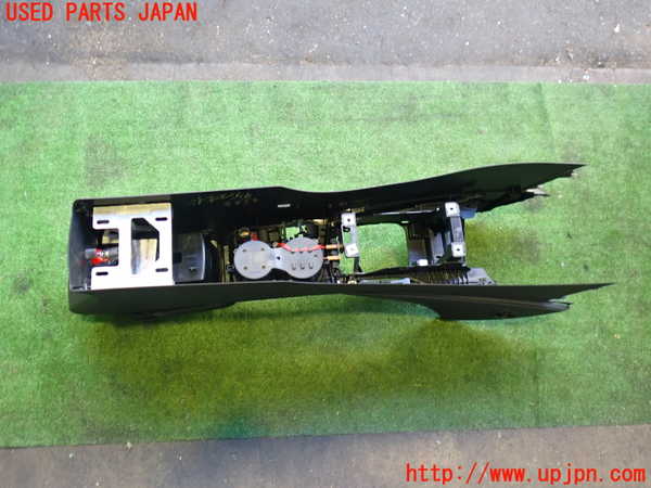 2UPJ-35337540]アウディ・Q3(8UCPSF)センターコンソール 中古_m0005.jpg