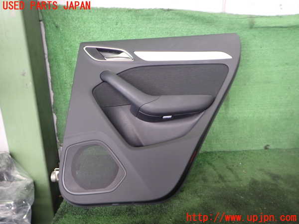 2UPJ-35331294]アウディ・Q3(8UCPSF)右後ドア内張り (ジャンク品) 中古_m0001.jpg