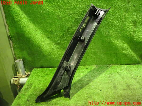 2UPJ-35337660]アウディ・Q3(8UCPSF)左フロントピラートリム 中古_m0002.jpg