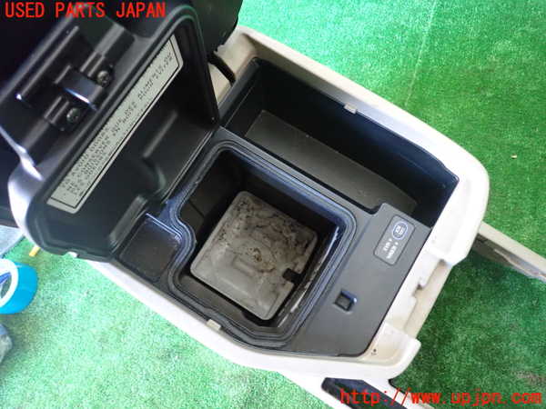 1UPJ-35387540]ランクル100系(HDJ101K)センターコンソール 中古_m0003.jpg
