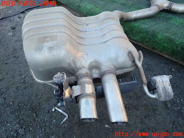 1UPJ-35402671]VW アルテオン(3HDJHF)リアマフラー1 中古_m0003.jpg