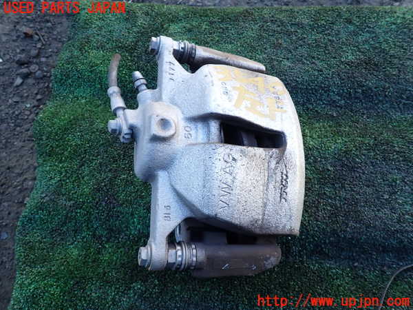 1UPJ-35404085]VW アルテオン(3HDJHF)左フロントキャリパー 中古_m0001.jpg