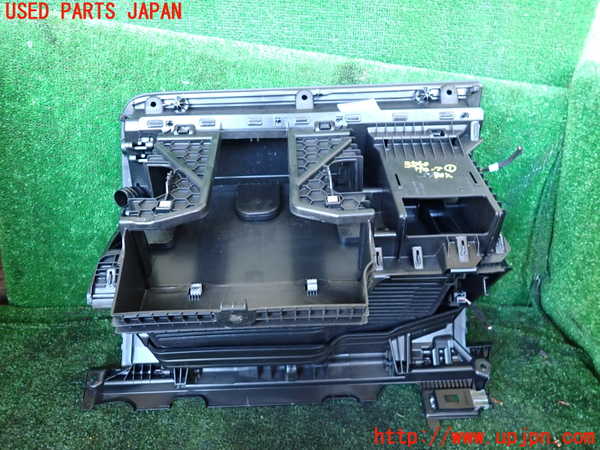 1UPJ-35407516]VW アルテオン(3HDJHF)グローブボックス1 中古_m0004.jpg