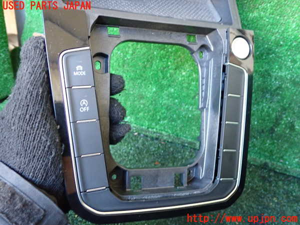1UPJ-35407841]VW アルテオン(3HDJHF)小物入れ1 中古_m0003.jpg