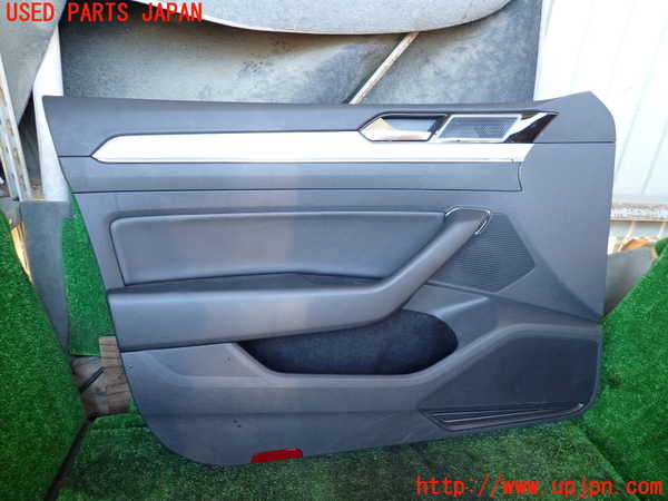 1UPJ-35401264]VW アルテオン(3HDJHF)左前ドア内張り 中古_m0001.jpg