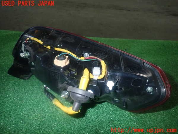 1UPJ-35411530]アバルト・124スパイダー(NF2EK)右テールランプ 中古_m0002.jpg