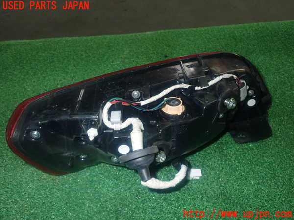 1UPJ-35411536]アバルト・124スパイダー(NF2EK)左テールランプ 中古_m0002.jpg