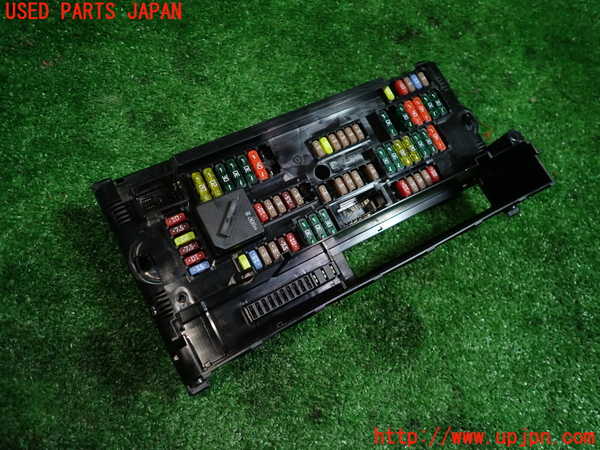 1UPJ-35436742]BMW アクティブハイブリッド5(AH5) F10(FZ35)ヒューズボックス2(室内 助手席側) 中古_m0001.jpg