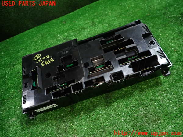 1UPJ-35436742]BMW アクティブハイブリッド5(AH5) F10(FZ35)ヒューズボックス2(室内 助手席側) 中古_m0002.jpg