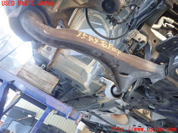 5UPJ-35445176]ベンツ A180(177084)(W177)右フロントロアアーム1 中古_m0001.jpg