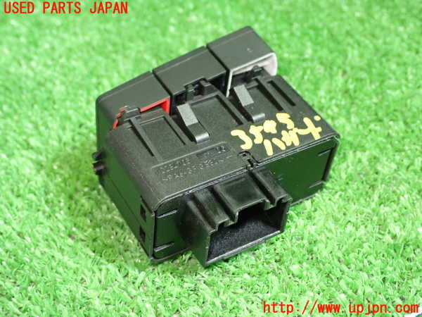 1UPJ-35456290]VW up!(アップ)(AACHY)ハザードスイッチ 中古_m0003.jpg