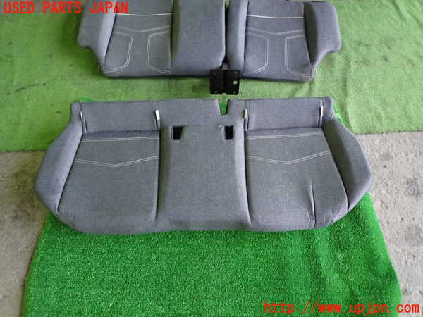 1UPJ-35457385]VW up!(アップ)(AACHY)リアシート 中古_m0002.jpg