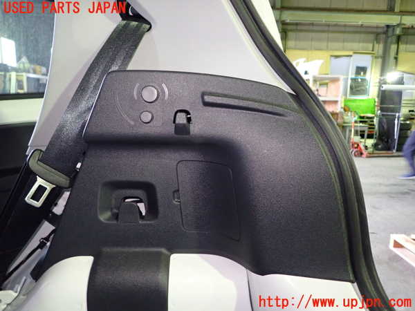 1UPJ-35457675]VW up!(アップ)(AACHY)右リアピラートリム 中古_m0002.jpg