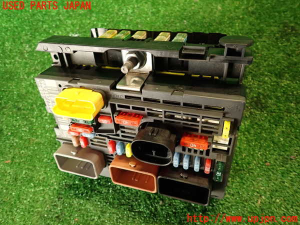 2UPJ-35486741]プジョー・RCZ(T7R5F03)ヒューズボックス1 中古_m0001.jpg