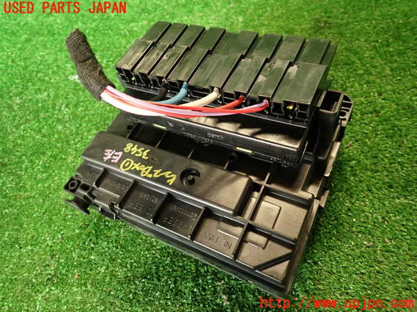2UPJ-35486741]プジョー・RCZ(T7R5F03)ヒューズボックス1 中古_m0002.jpg