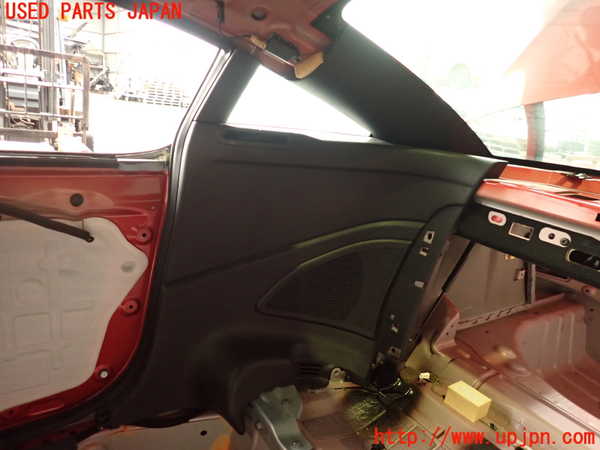 2UPJ-35487675]プジョー・RCZ(T7R5F03)右リアピラートリム 中古_m0001.jpg