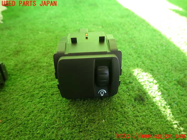2UPJ-35496306]ルノー・メガーヌ R.S.(ルノー・スポール)(DZF4R)スイッチ1(ライト類照度) 中古_m0001.jpg