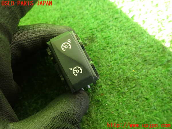 2UPJ-35496308]ルノー・メガーヌ R.S.(ルノー・スポール)(DZF4R)スイッチ3(メーター照度) 中古_m0001.jpg