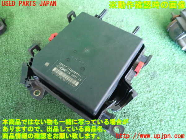 2UPJ-35496741]ルノー・メガーヌ R.S.(ルノー・スポール)(DZF4R)ヒューズボックス1(EGルーム内 助手席側) 中古_m0003.jpg