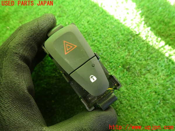 2UPJ-35496290]ルノー・メガーヌ R.S.(ルノー・スポール)(DZF4R)ハザードスイッチ 中古_m0001.jpg
