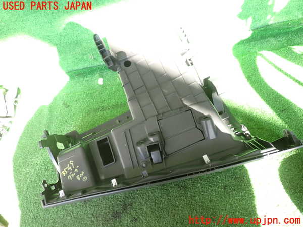 2UPJ-35497516]ルノー・メガーヌ R.S.(ルノー・スポール)(DZF4R)グローブボックス1 中古_m0002.jpg
