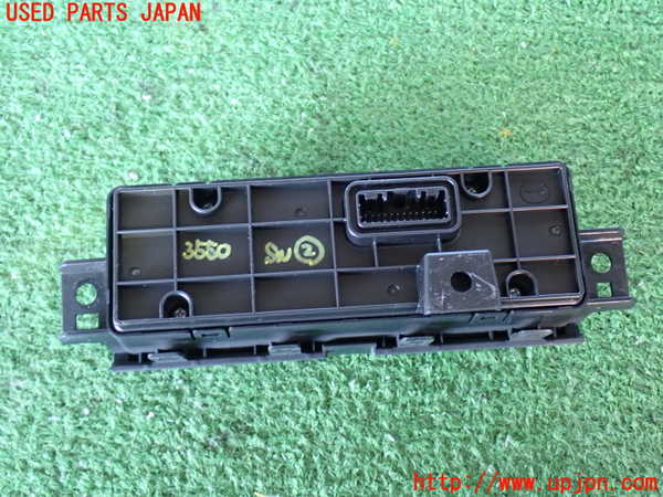 2UPJ-35506307]CX-8(KG2P)スイッチ2 (リヤエアコン) 中古_m0002.jpg