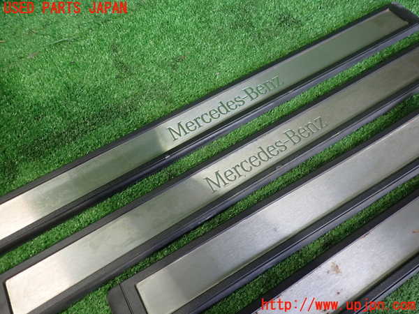 2UPJ-35517740]ベンツ E240 ステーションワゴン(211261)(S211)スカッフプレート 中古_m0002.jpg