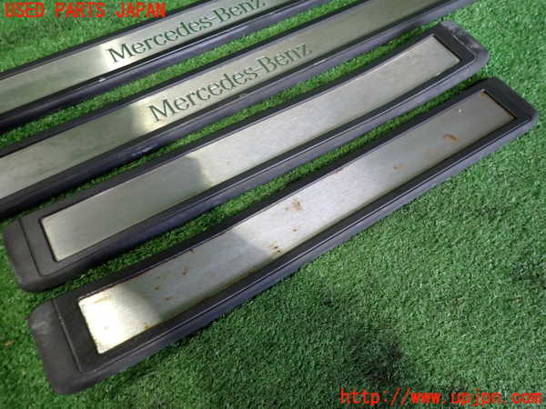2UPJ-35517740]ベンツ E240 ステーションワゴン(211261)(S211)スカッフプレート 中古_m0003.jpg