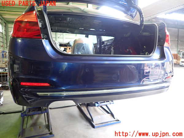 2UPJ-35521610]BMW 320i(8A20)リアバンパー 中古 (F30)_m0001.jpg