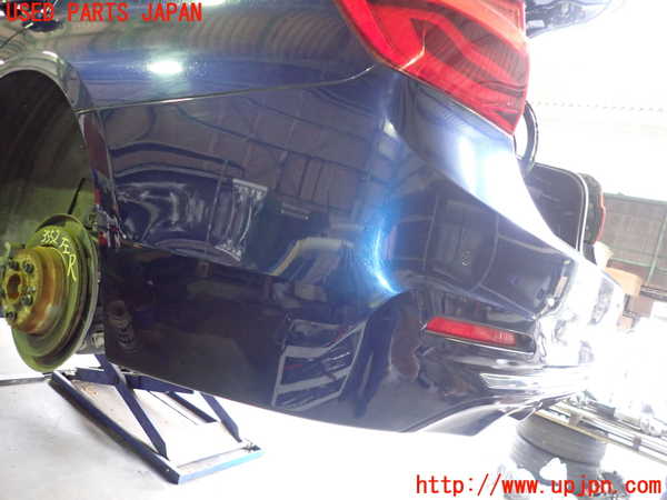 2UPJ-35521610]BMW 320i(8A20)リアバンパー 中古 (F30)_m0002.jpg