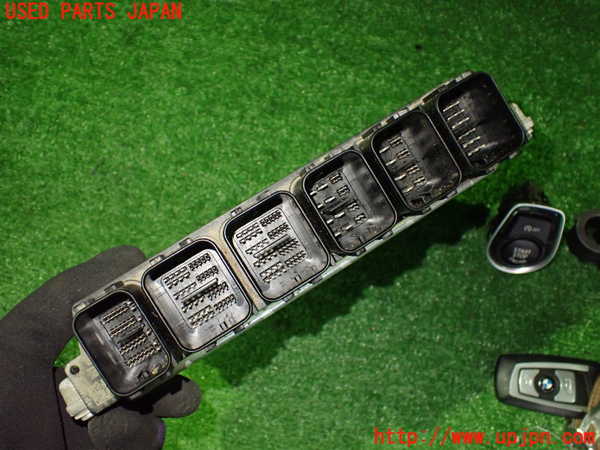 2UPJ-35526110]BMW 320i(8A20)エンジンコンピューター DME 中古 (F30)_m0003.jpg