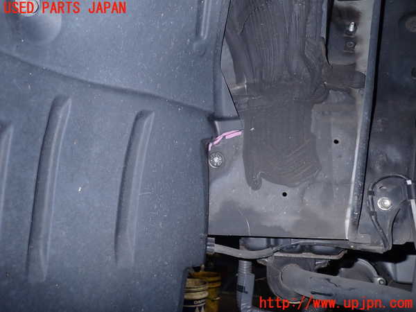 2UPJ-35541092]クラウン ロイヤル(GRS210)左前フェンダーライナー 中古_m0003.jpg