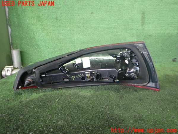 2UPJ-35621530]アウディ・Q3(8UCPSF)右テールランプ 中古_m0002.jpg
