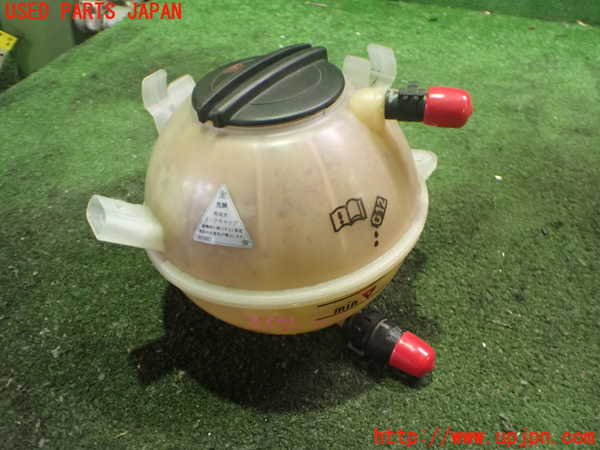 2UPJ-35622410]アウディ・Q3(8UCPSF)ラジエータータンク 中古_m0001.jpg